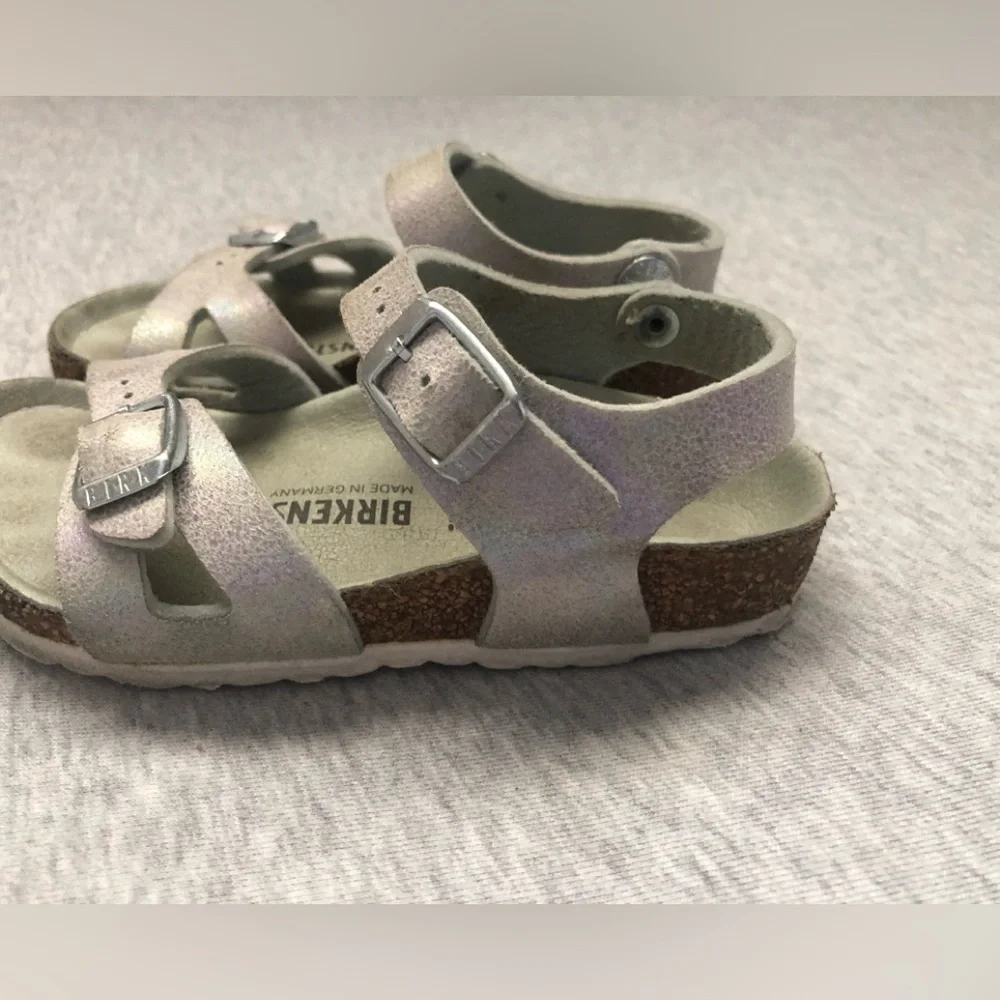 Birkenstock Rio Kids Silver Leather Strappy Buckle Sandals Size: EUR 25 = US 7